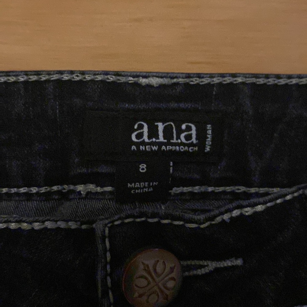 A.N.A. Women’s Bermuda Rhinestone Shorts Size 8 - Picture 10 of 13
